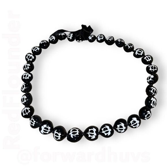 Hand-Painted Black Hawaiian Kukui Nut Necklace with White Turtle Designs - Picture 3 of 7